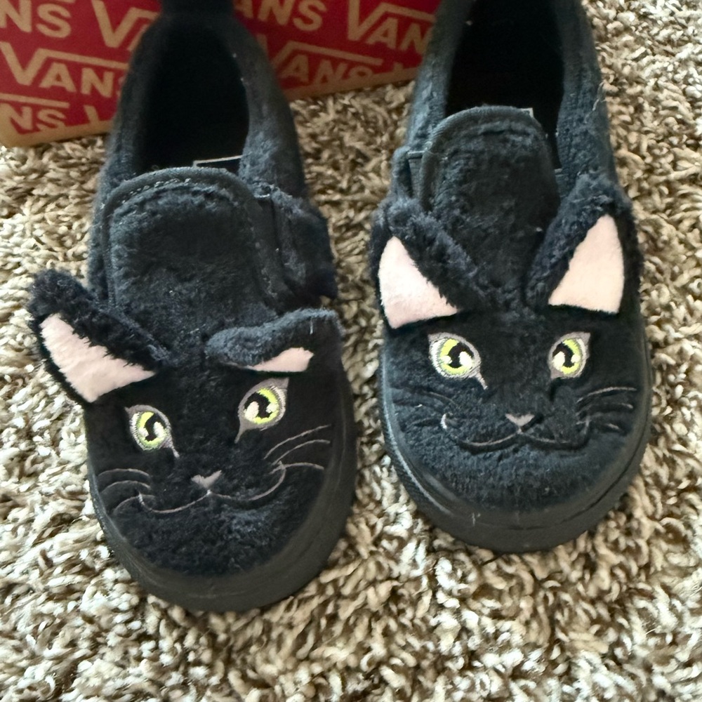 Vans Kids Fuzzy Black Cat Slippers